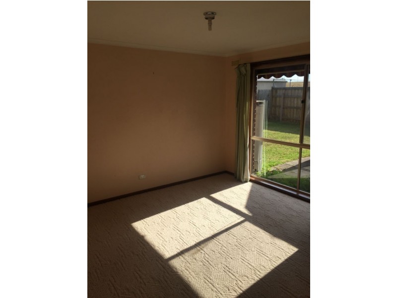 1 Canterbury Way, Churchill VIC 3842