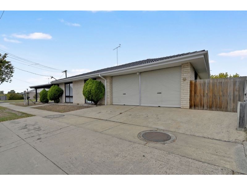 15 Chestnut Avenue, Morwell VIC 3840