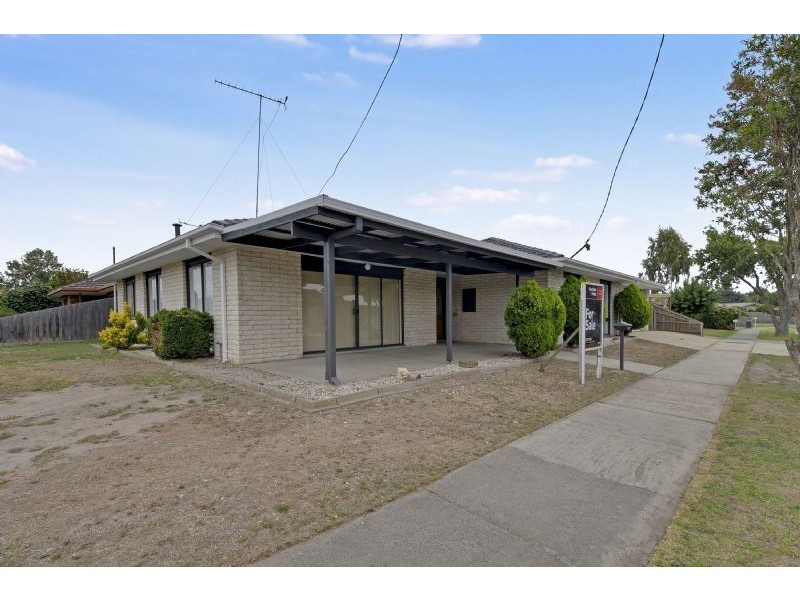 15 Chestnut Avenue, Morwell VIC 3840