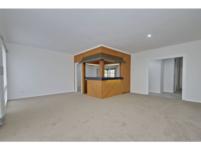 15 Chestnut Avenue, Morwell VIC 3840