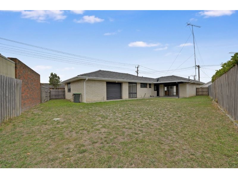 15 Chestnut Avenue, Morwell VIC 3840