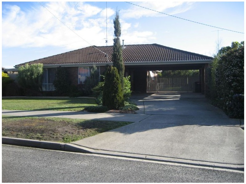 24 Bayley Drive, Traralgon VIC 3844