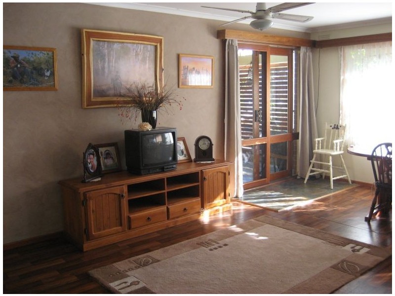 15 Main Street, Glengarry VIC 3854