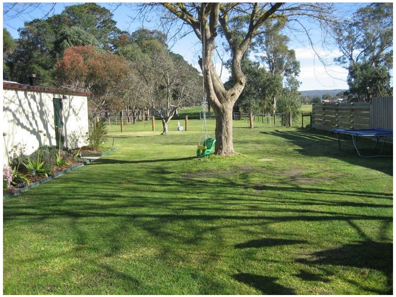 15 Main Street, Glengarry VIC 3854