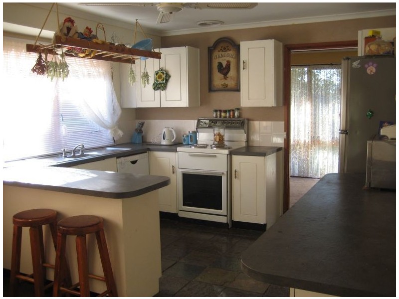 15 Main Street, Glengarry VIC 3854