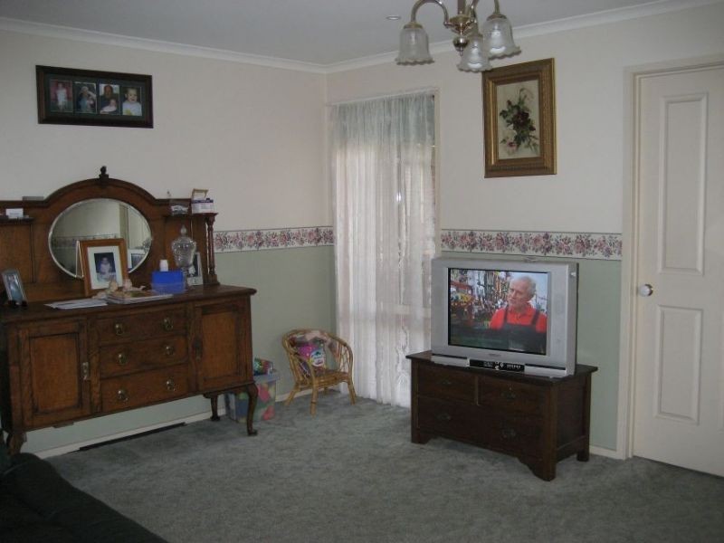 8 Oak Avenue, Traralgon VIC 3844