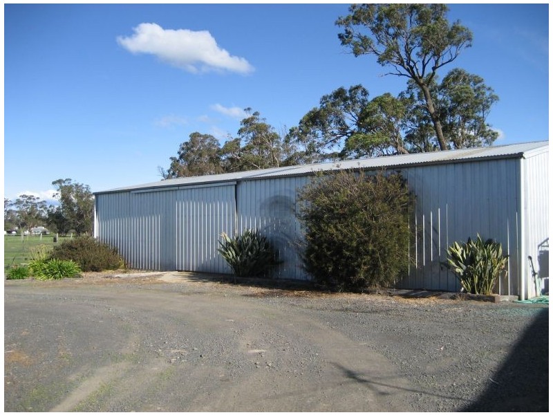 100 Afflecks Road, Toongabbie VIC 3856