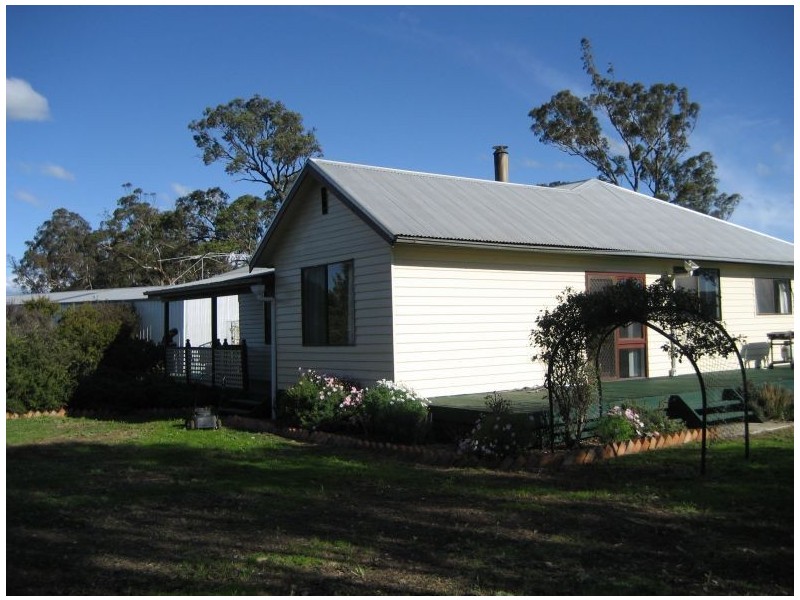 100 Afflecks Road, Toongabbie VIC 3856