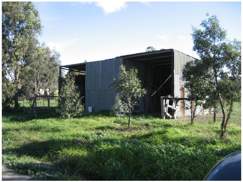 100 Afflecks Road, Toongabbie VIC 3856