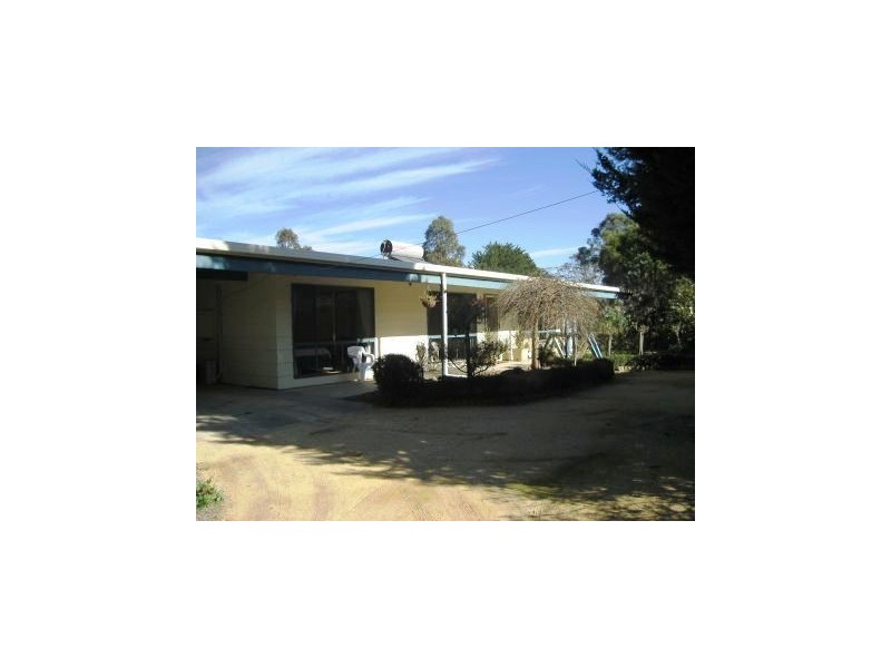 29 Sparks Lane, Toongabbie VIC 3856