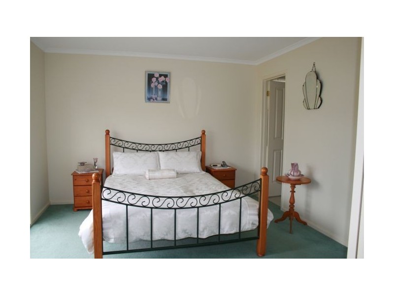 8 Leinster Avenue, Traralgon VIC 3844