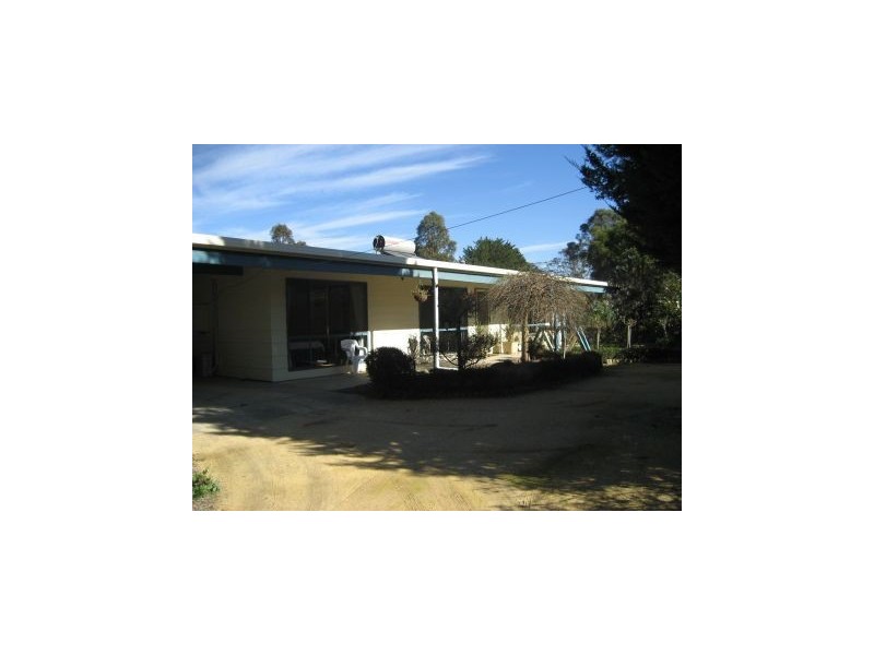 29 Sparks Lane, Toongabbie VIC 3856