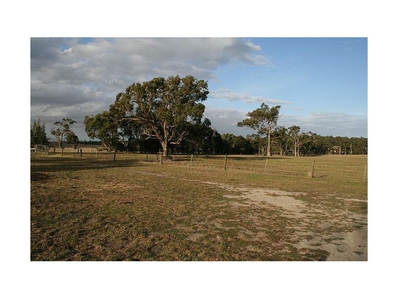 900 Hazelwood Road, Hazelwood North VIC 3840