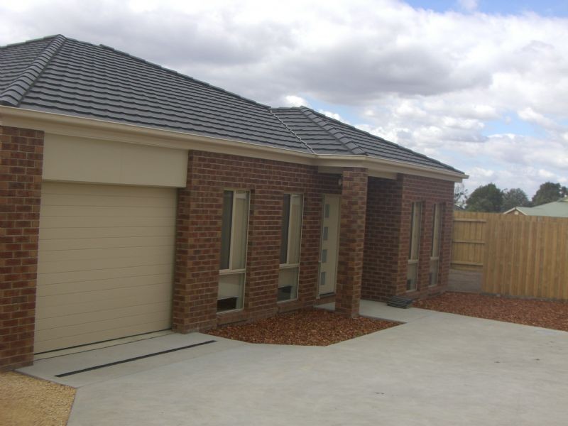 1 & 2/4 Como Court, Traralgon VIC 3844