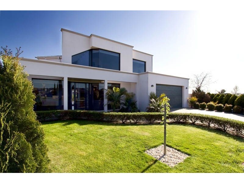 8 Flinders Place, Traralgon VIC 3844