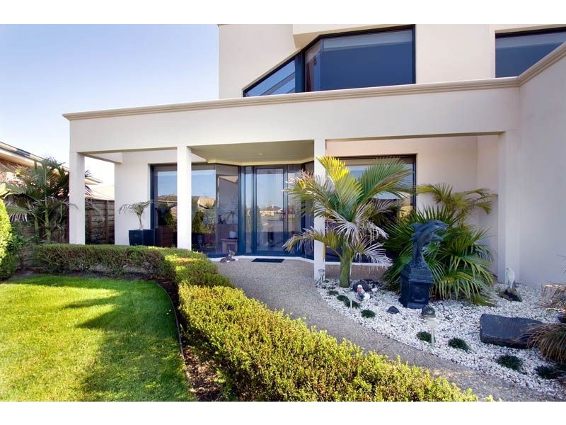 8 Flinders Place, Traralgon VIC 3844