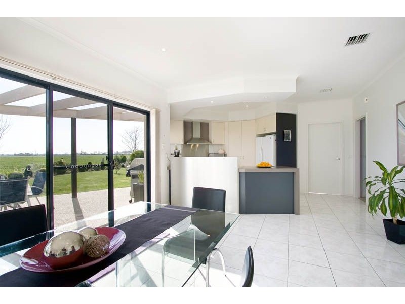 8 Flinders Place, Traralgon VIC 3844