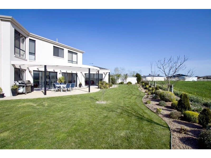8 Flinders Place, Traralgon VIC 3844