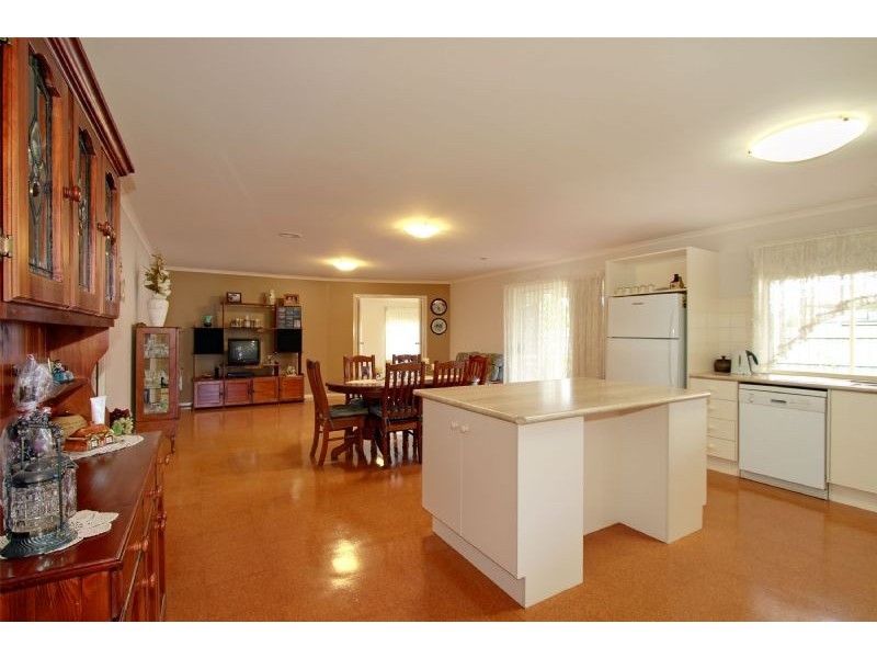 18 Poplar Avenue, Traralgon VIC 3844