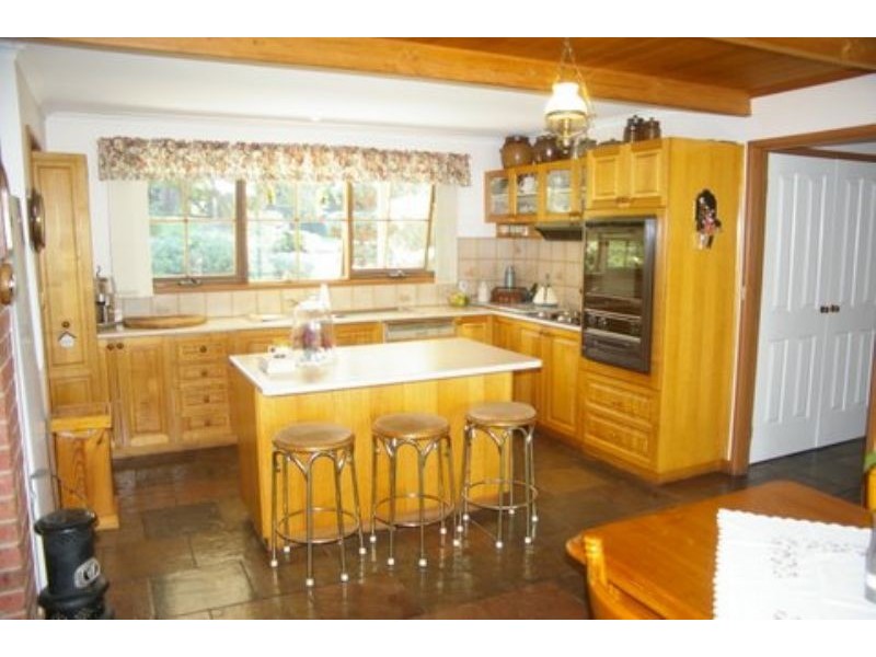 285 McDonalds Track, Hernes Oak VIC 3825