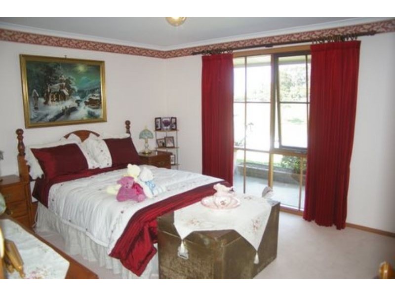 285 McDonalds Track, Hernes Oak VIC 3825