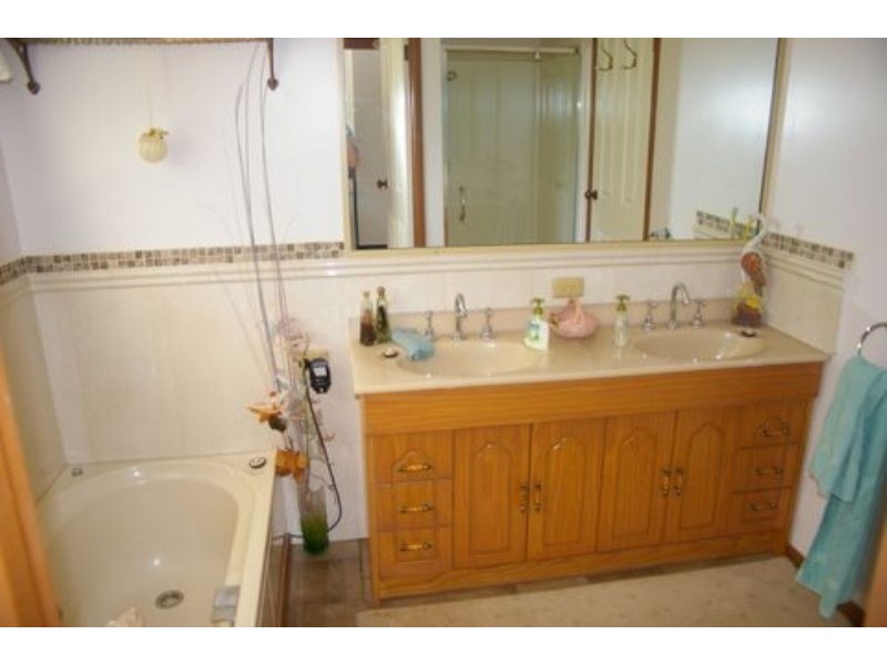 285 McDonalds Track, Hernes Oak VIC 3825