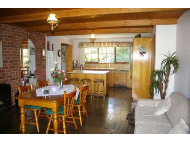 285 McDonalds Track, Hernes Oak VIC 3825