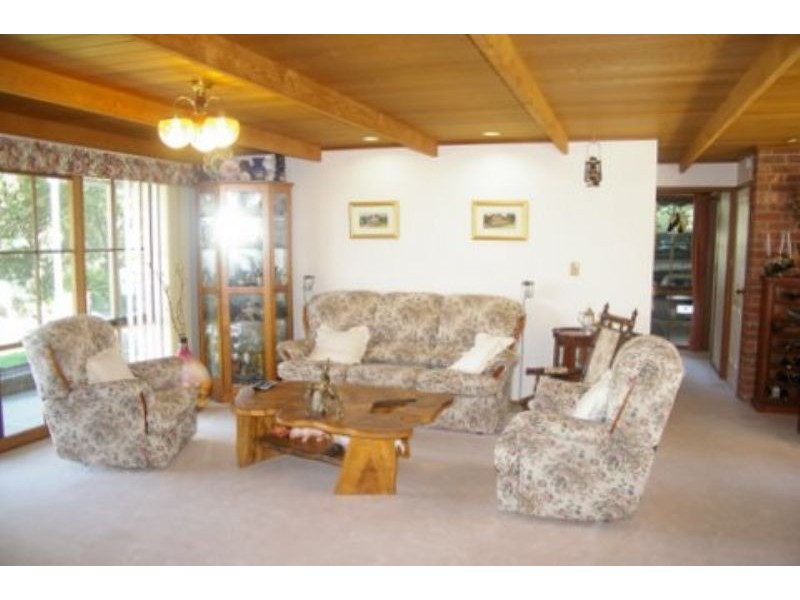 285 McDonalds Track, Hernes Oak VIC 3825