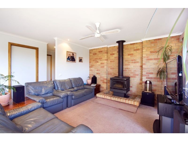 16 Swallow Grove, Traralgon VIC 3844