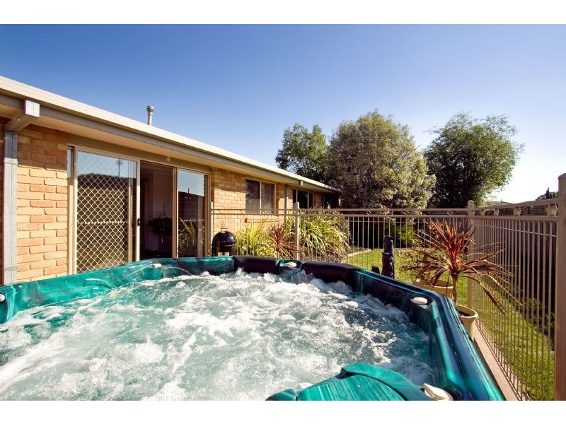 16 Swallow Grove, Traralgon VIC 3844