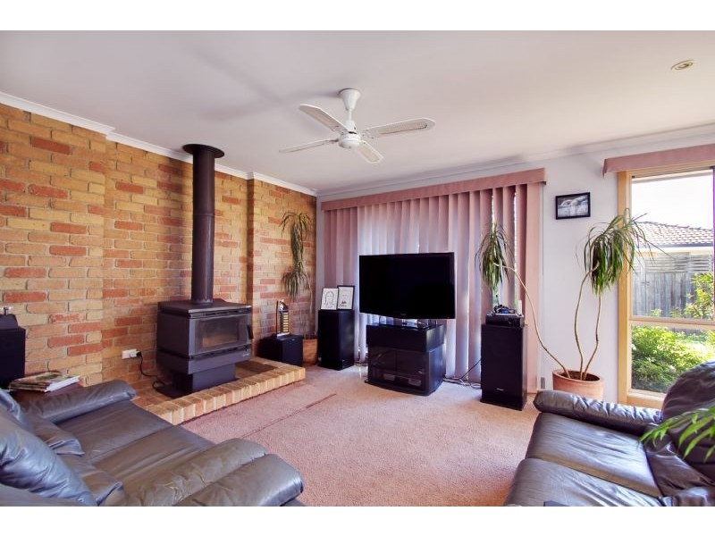 16 Swallow Grove, Traralgon VIC 3844