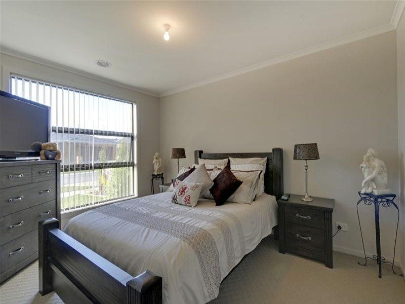 12 Roscommon Drive, Traralgon VIC 3844