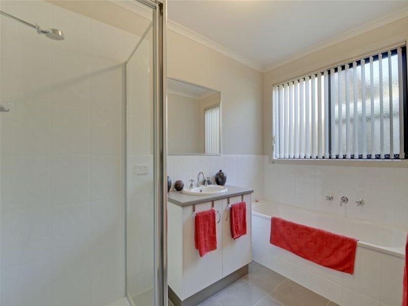 12 Roscommon Drive, Traralgon VIC 3844