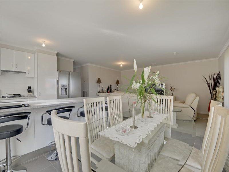 12 Roscommon Drive, Traralgon VIC 3844