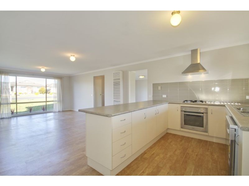 16 Poplar Avenue, Traralgon VIC 3844