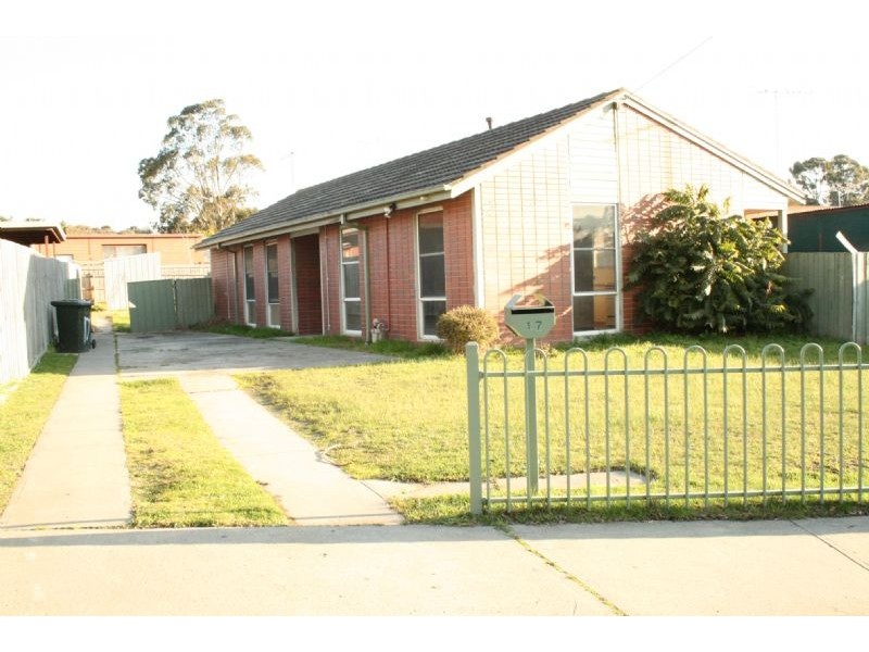 17 Taylor Crescent, Traralgon VIC 3844