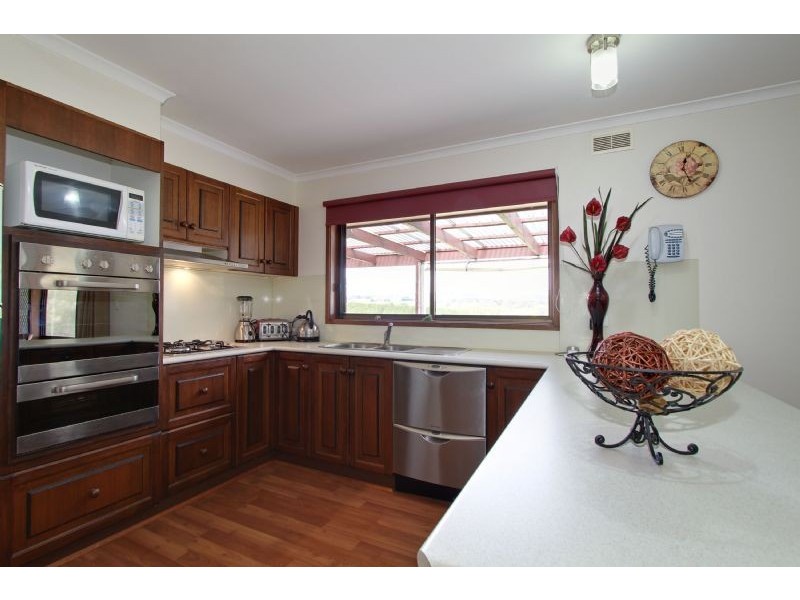 90 Arrandoon Drive, Hazelwood North VIC 3840