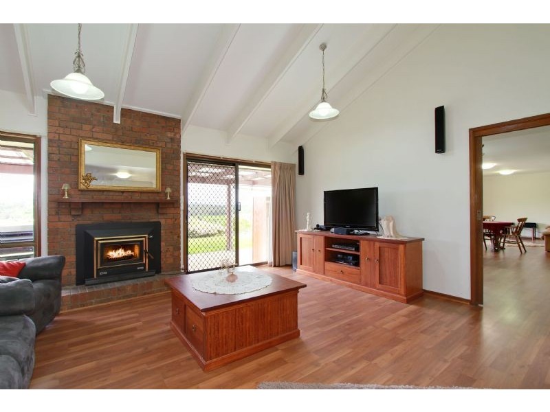 90 Arrandoon Drive, Hazelwood North VIC 3840