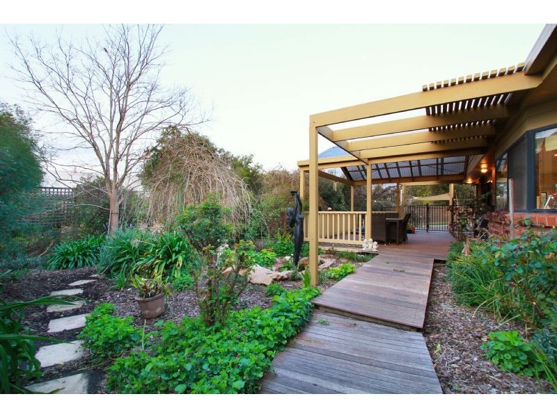 11 Malibu Place, Traralgon VIC 3844