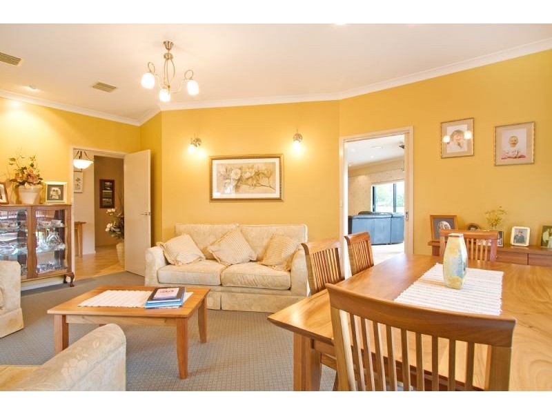 12 Nicholas Court, Traralgon VIC 3844