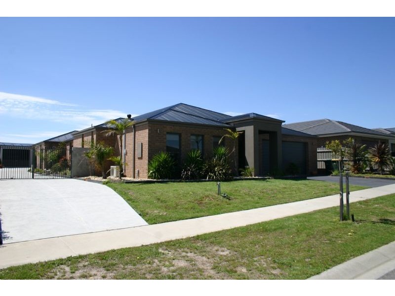 12 Crestmont Court, Traralgon VIC 3844