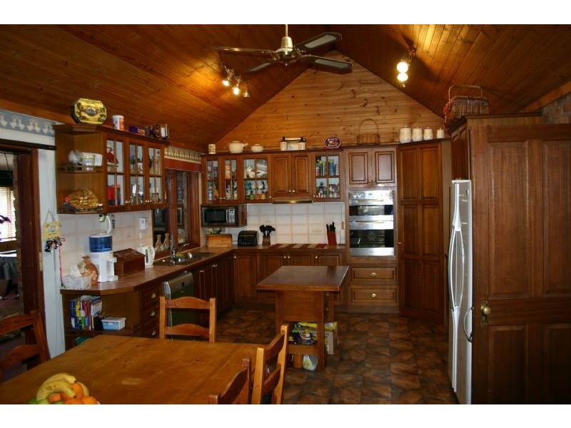 10 Powers Hill Road, Gormandale VIC 3873