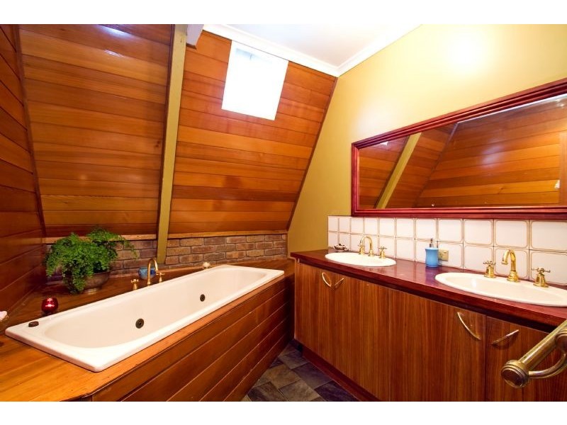 27 Hensley Crt, Tyers VIC 3844