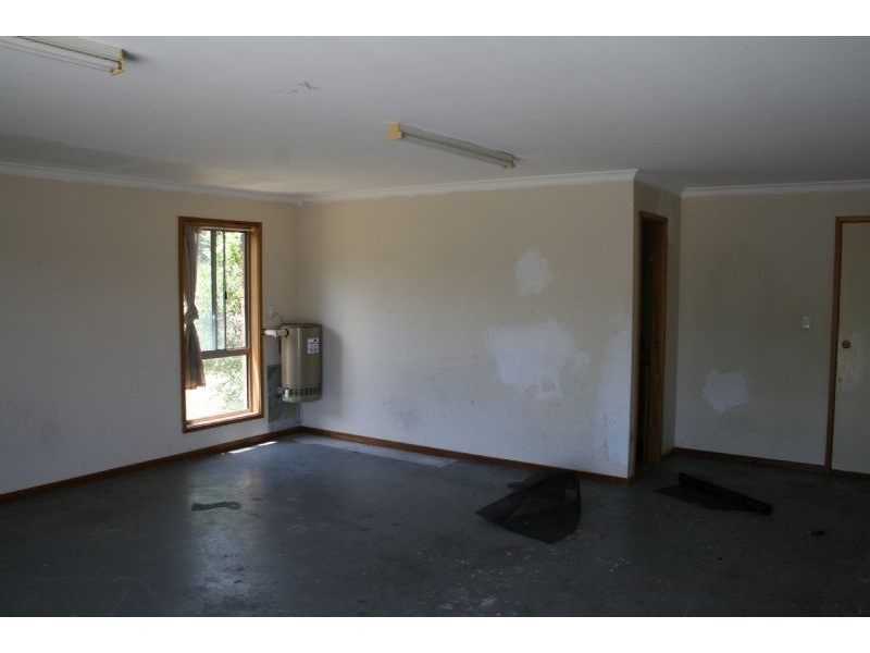 8 Butts Hill Road, Gormandale VIC 3873