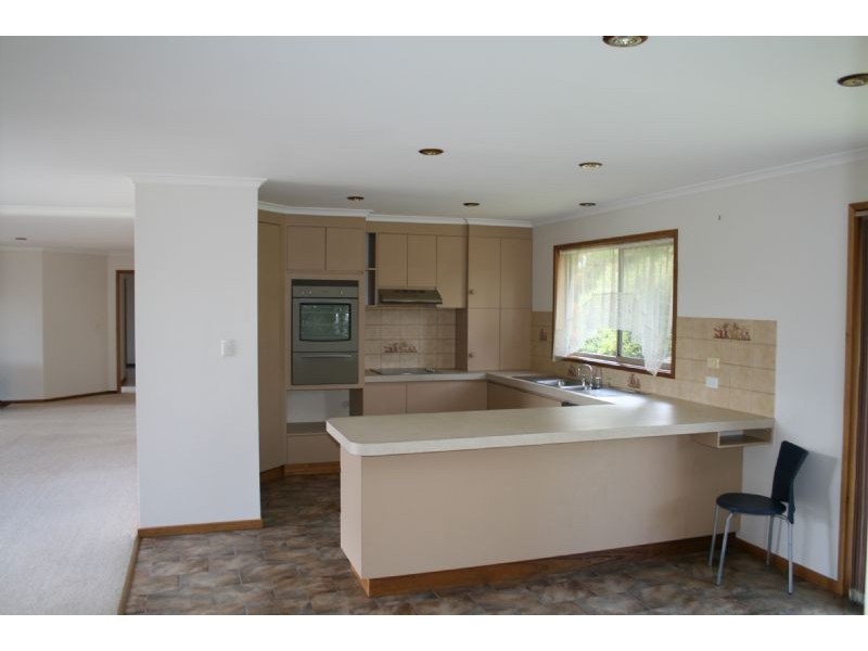 8 Butts Hill Road, Gormandale VIC 3873