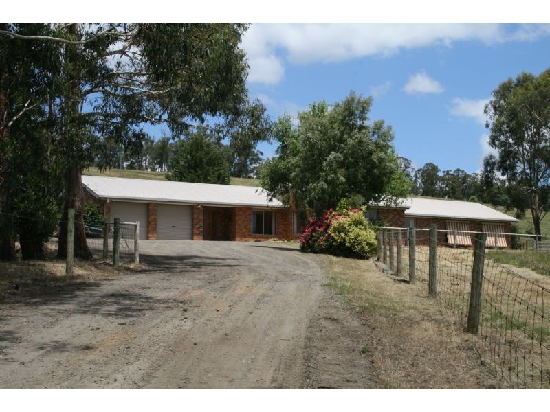 8 Butts Hill Road, Gormandale VIC 3873