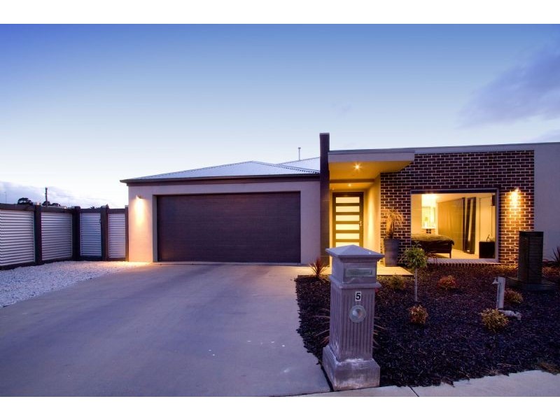 5 Riverslea Blvd, Traralgon VIC 3844