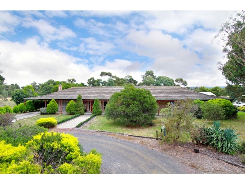 15 Nicholsons Road, Toongabbie VIC 3856