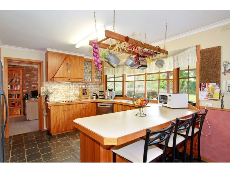 15 Nicholsons Road, Toongabbie VIC 3856