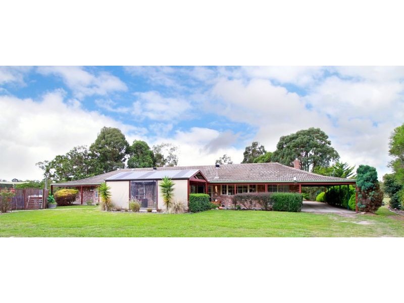 15 Nicholsons Road, Toongabbie VIC 3856